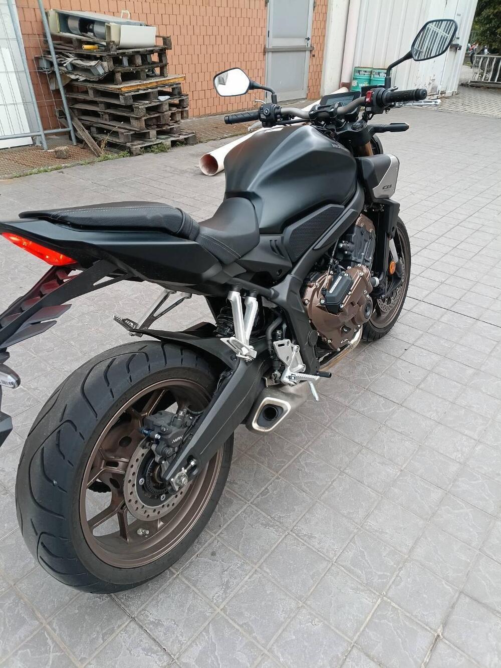 Honda CB 650 R E-Clutch (2024 - 26) (4)