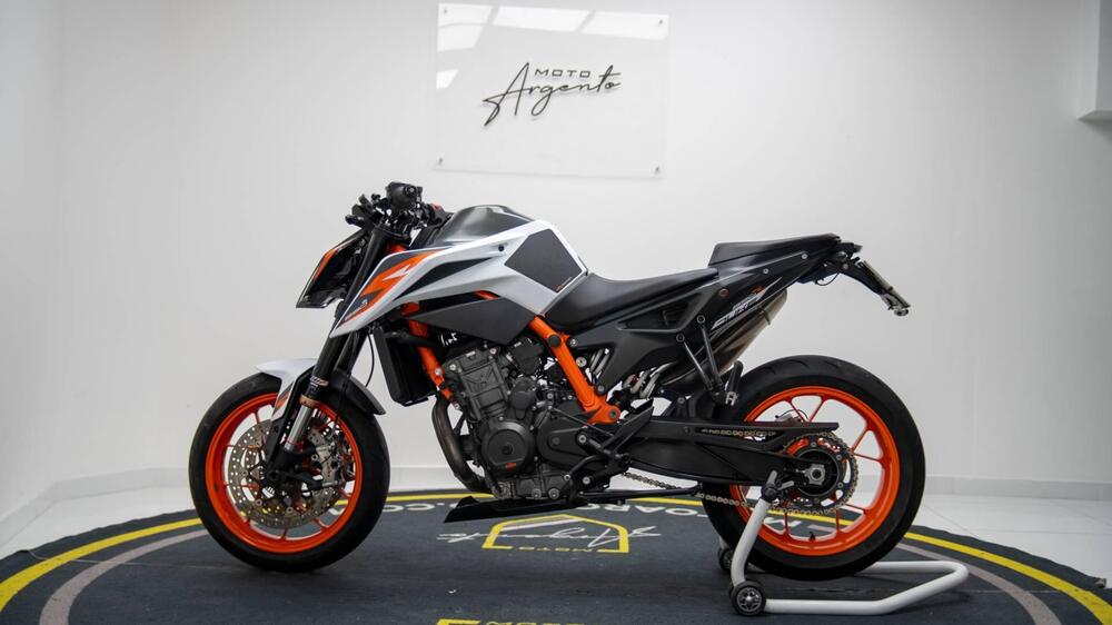 KTM 890 Duke R (2020) (7)