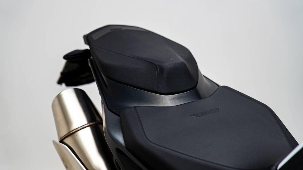 KTM 890 Duke R (2020) (10)