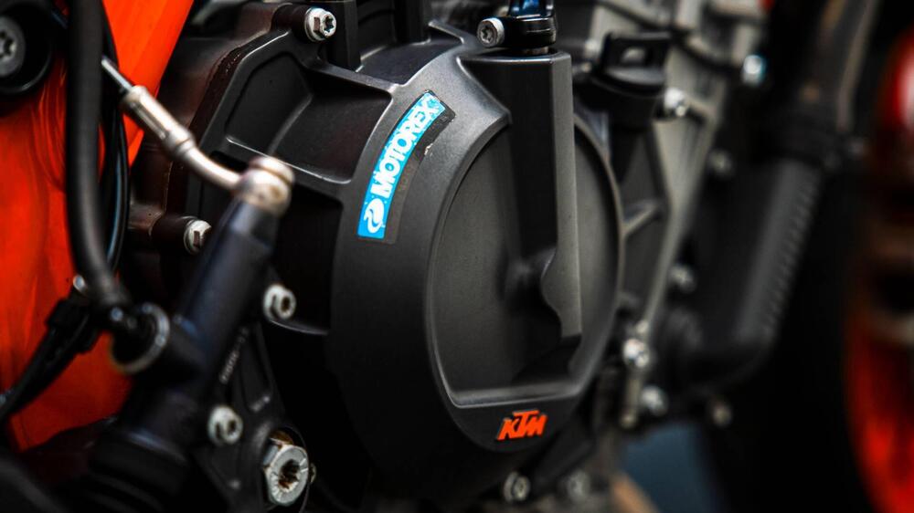 KTM 890 Duke R (2020) (11)