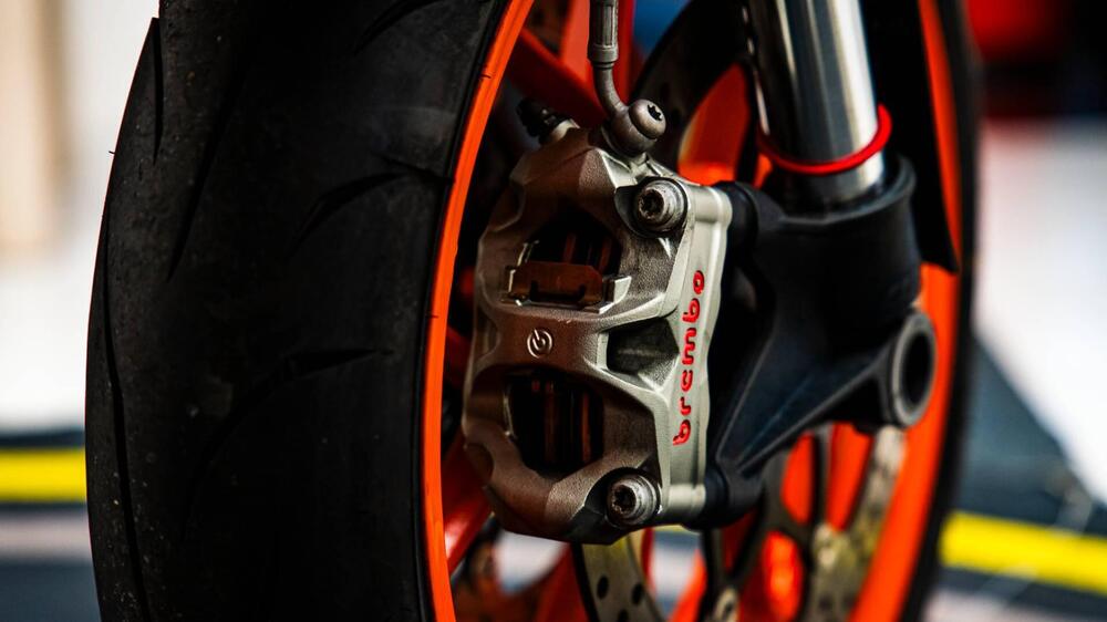 KTM 890 Duke R (2020) (13)