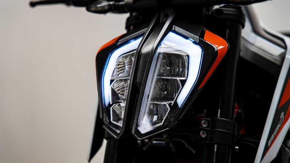 KTM 890 Duke R (2020) (15)