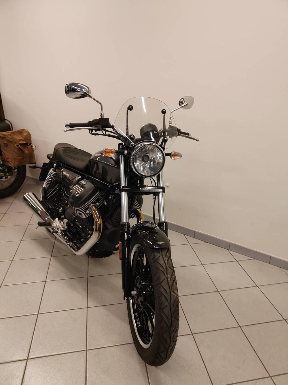 Moto Guzzi V9 Roamer (2018 - 20) (3)