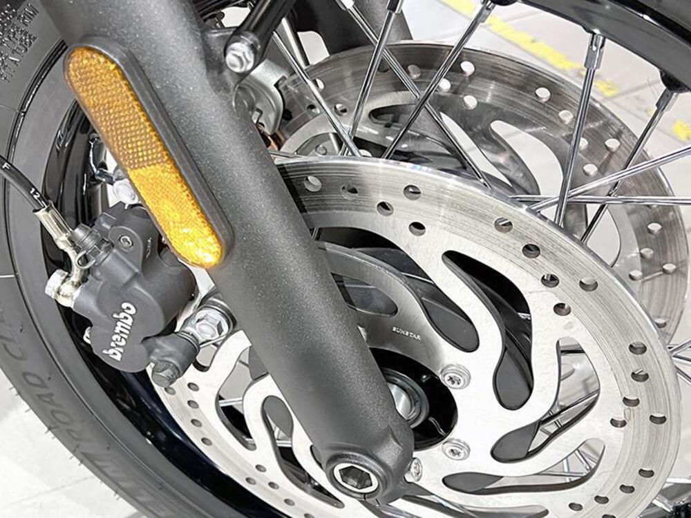 Triumph Bonneville T120 Black (2021 - 25) (5)