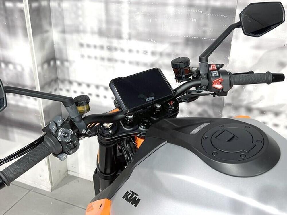 KTM 1290 Super Duke R (2022 - 23) (6)