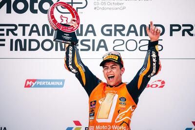 MotoGP 2025. GP dell'Indonesia. Moto3: Jos&eacute; Antonio Rueda vince ed &egrave; campione del mondo! Sul podio Luca Lunetta e Guido Pini