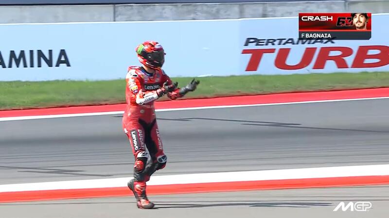 MotoGP 2025. GP dell&#039;Indonesia. Pecco Bagnaia, silenzio stampa dopo la caduta nella gara di Mandalika [VIDEO]