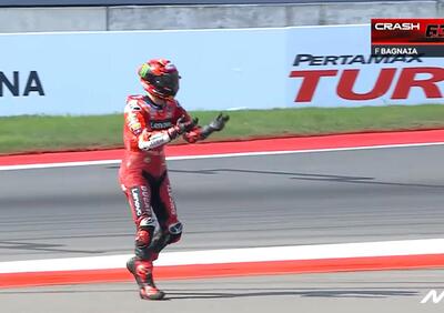 MotoGP 2025. GP dell'Indonesia. Pecco Bagnaia, silenzio stampa dopo la caduta nella gara di Mandalika [VIDEO]