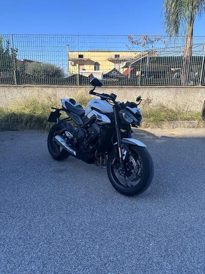 Triumph Street Triple 765 R (2023 - 25) usata