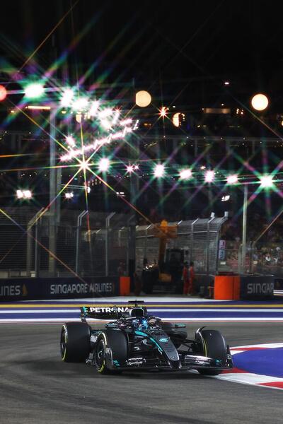 Formula 1, Russell trionfa a Singapore: Mercedes in crescita, Ferrari ancora in crisi