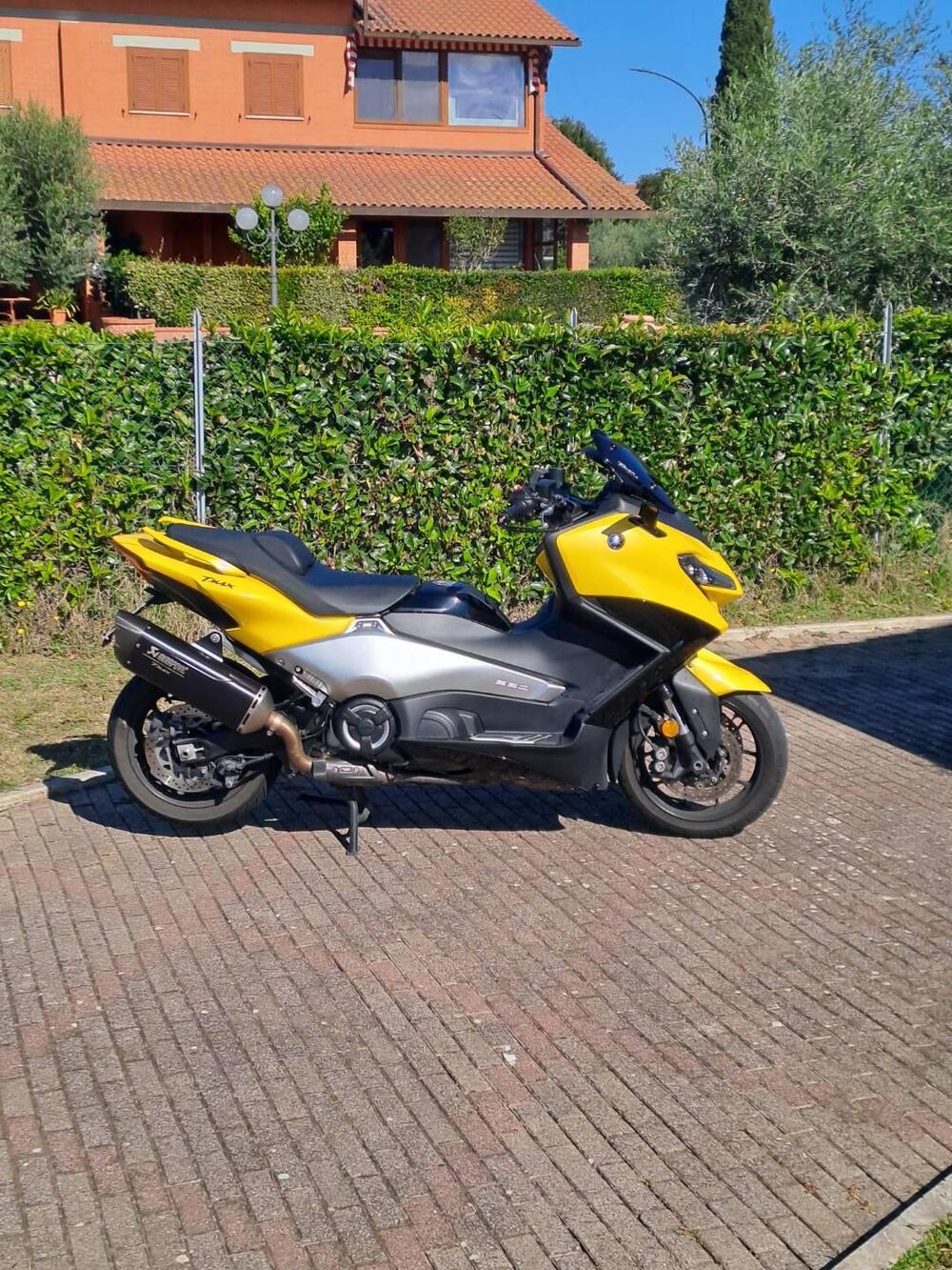 Yamaha T-Max 560 (2022 - 24) (11)