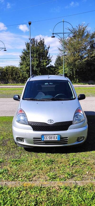 Toyota Yaris D-4D cat 5 porte Sol del 2002 usata a Venezia