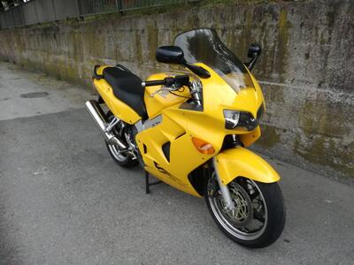 Honda VFR 800 (1998 - 01) usata