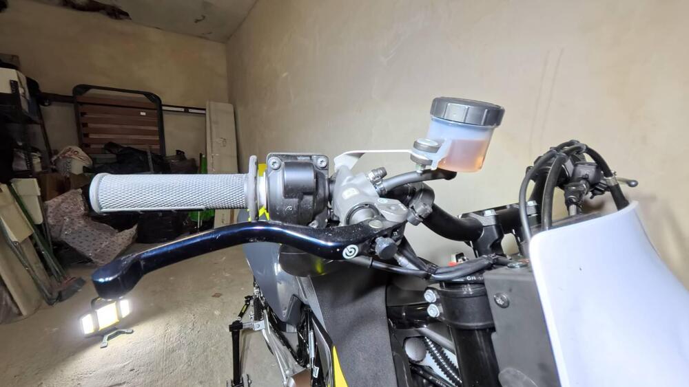 Husqvarna 701 Supermoto (2023 - 25) (3)