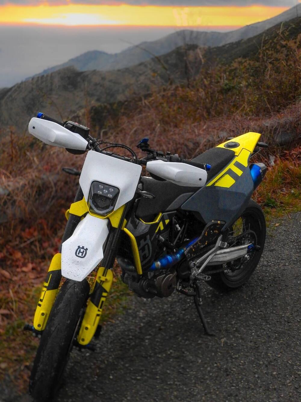 Husqvarna 701 Supermoto (2023 - 25) (9)