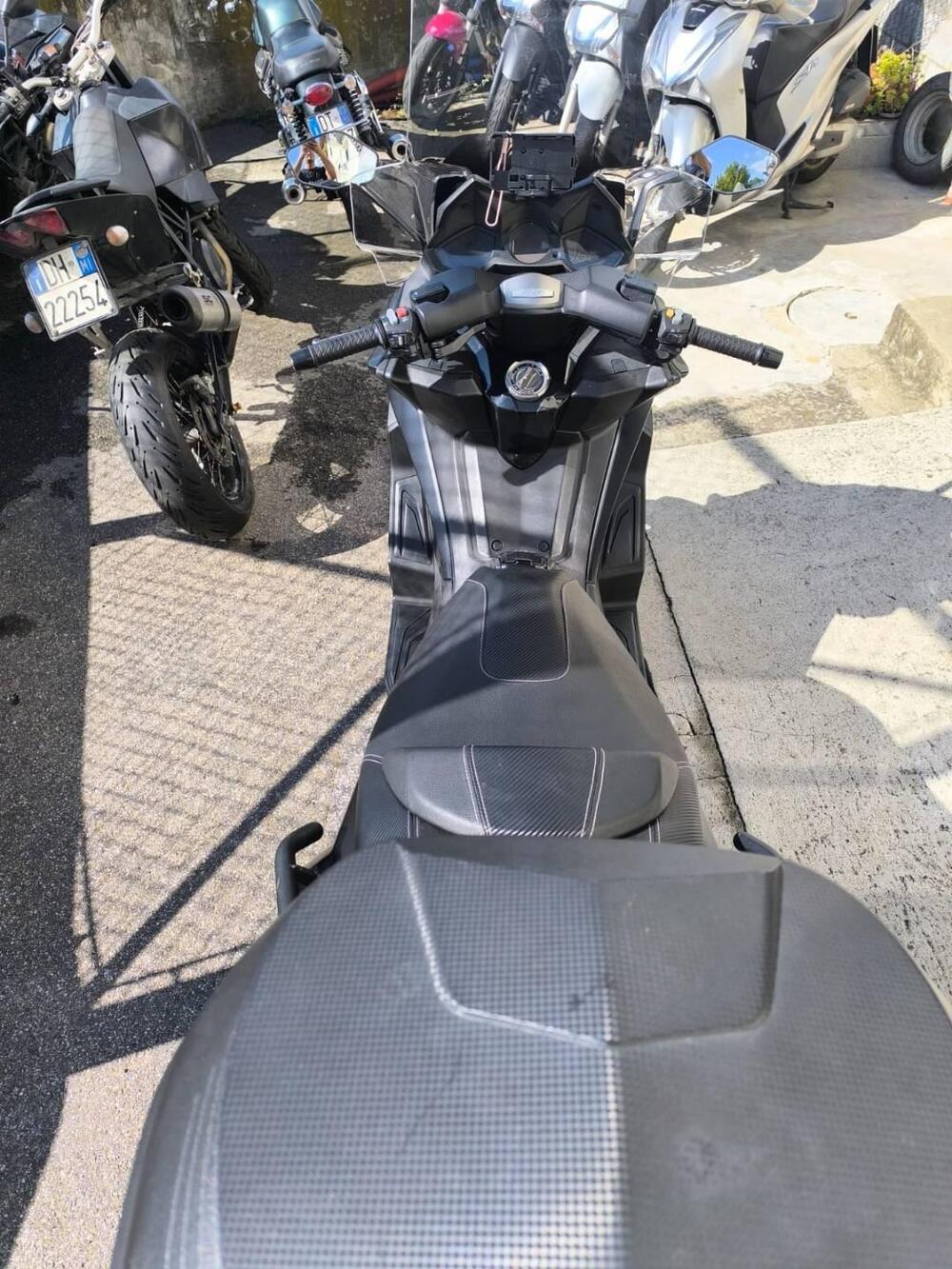 Kymco AK 550 ETS (2021 - 26) (2)
