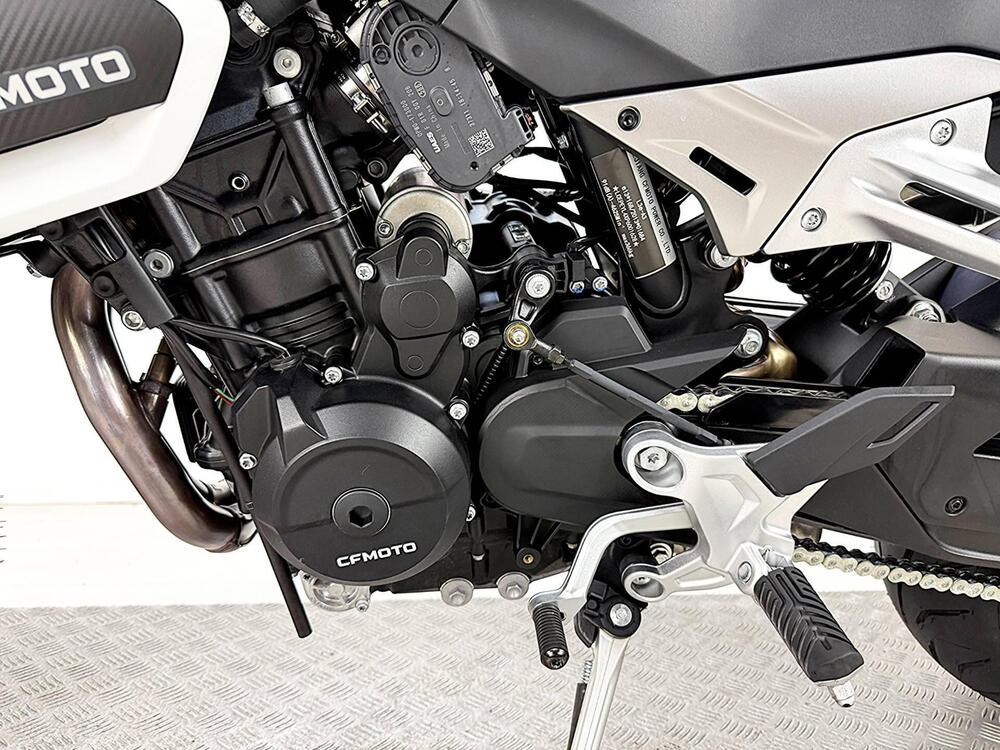 CFMOTO 800NK Advanced (2023 - 26) (14)