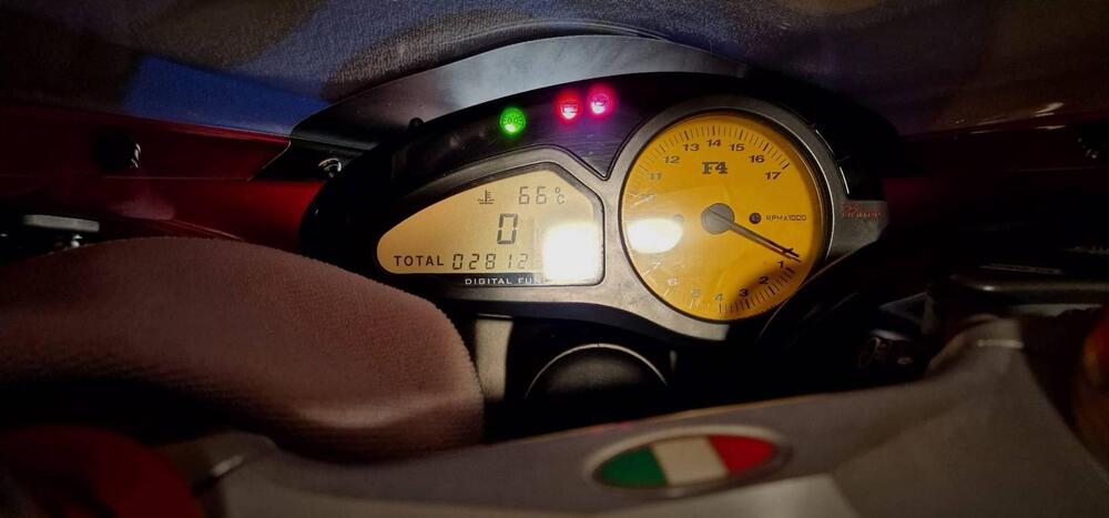 MV Agusta F4 750 S (2000 - 02) (5)