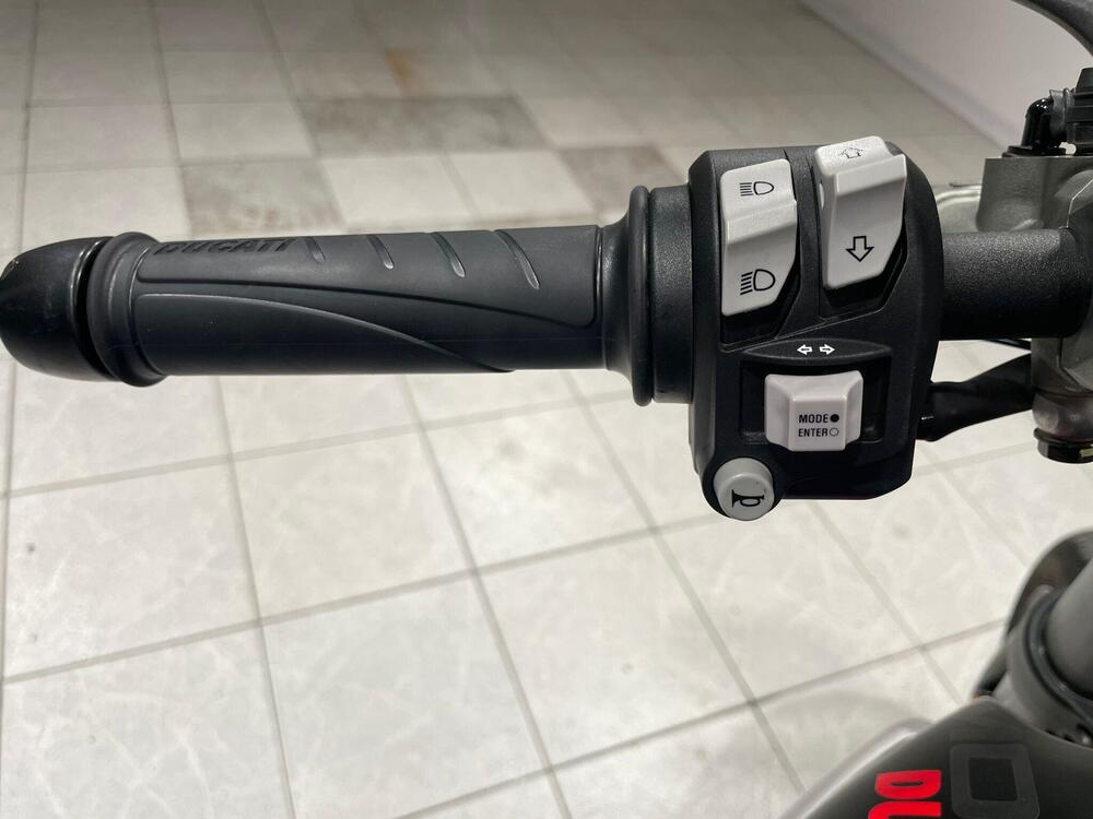 Ducati Monster 937 + (2021 - 25) (8)