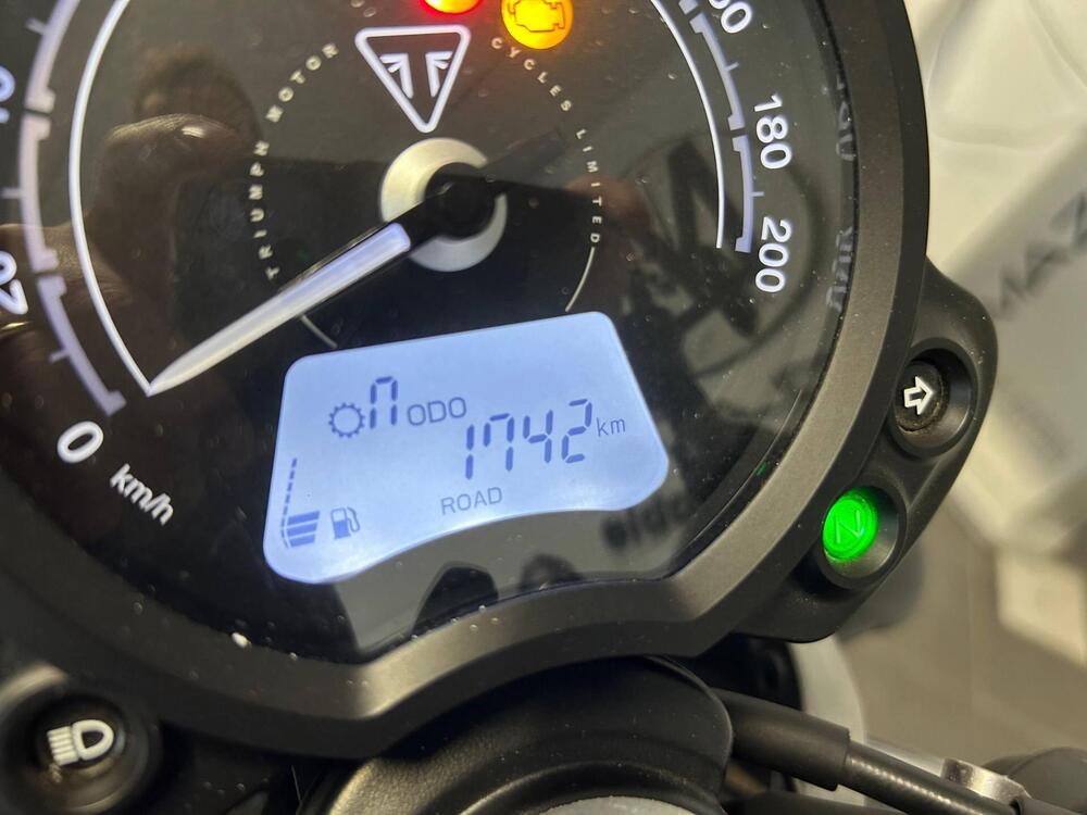 Triumph Street Twin 900 (2021 - 22) (5)