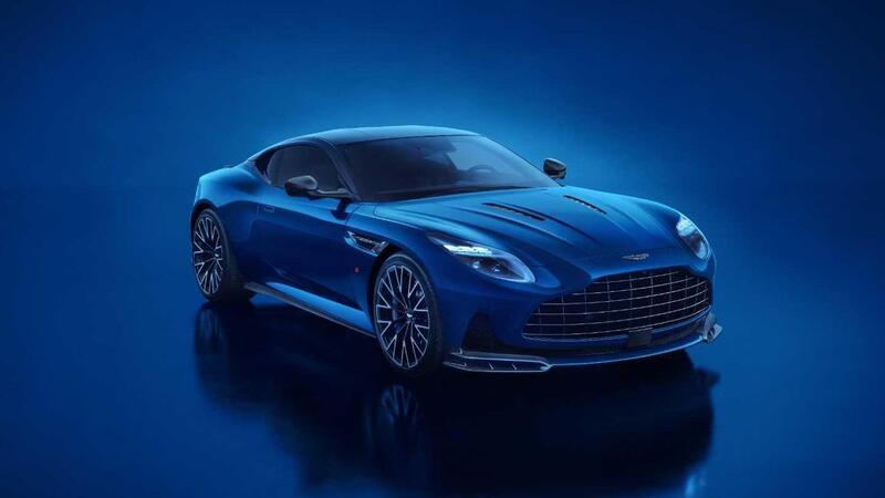 Aston Martin DB12 S: la nuova ammiraglia con il V8 bi-turbo sprigiona 700 Cv, l&#039;ingegneria britannica si spinge oltre ogni limite
