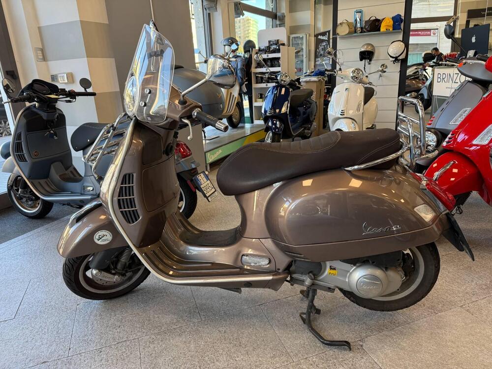 Vespa GTS 300 Touring ABS (2017 - 19) (2)