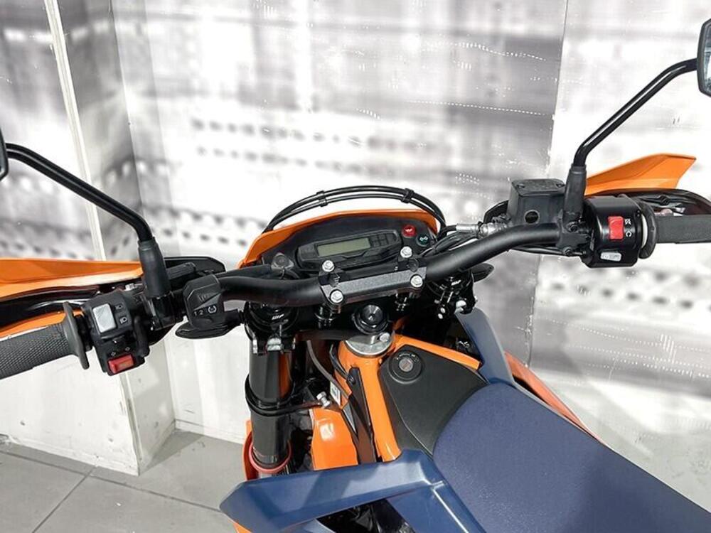 KTM 690 SMC R (2023 - 25) (6)