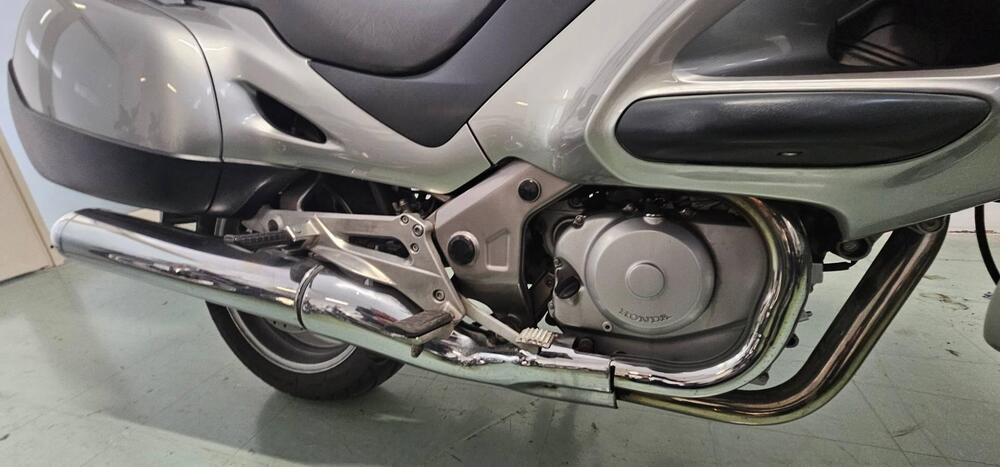 Honda Deauville 650 (2002 - 05) (9)