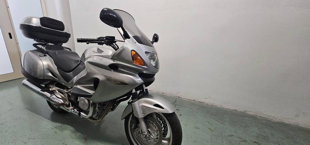 Honda Deauville 650 (2002 - 05) (10)