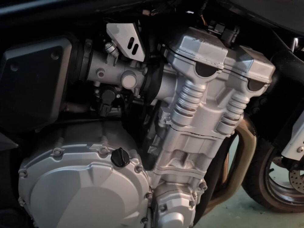 Suzuki GSX 650 FT (6)