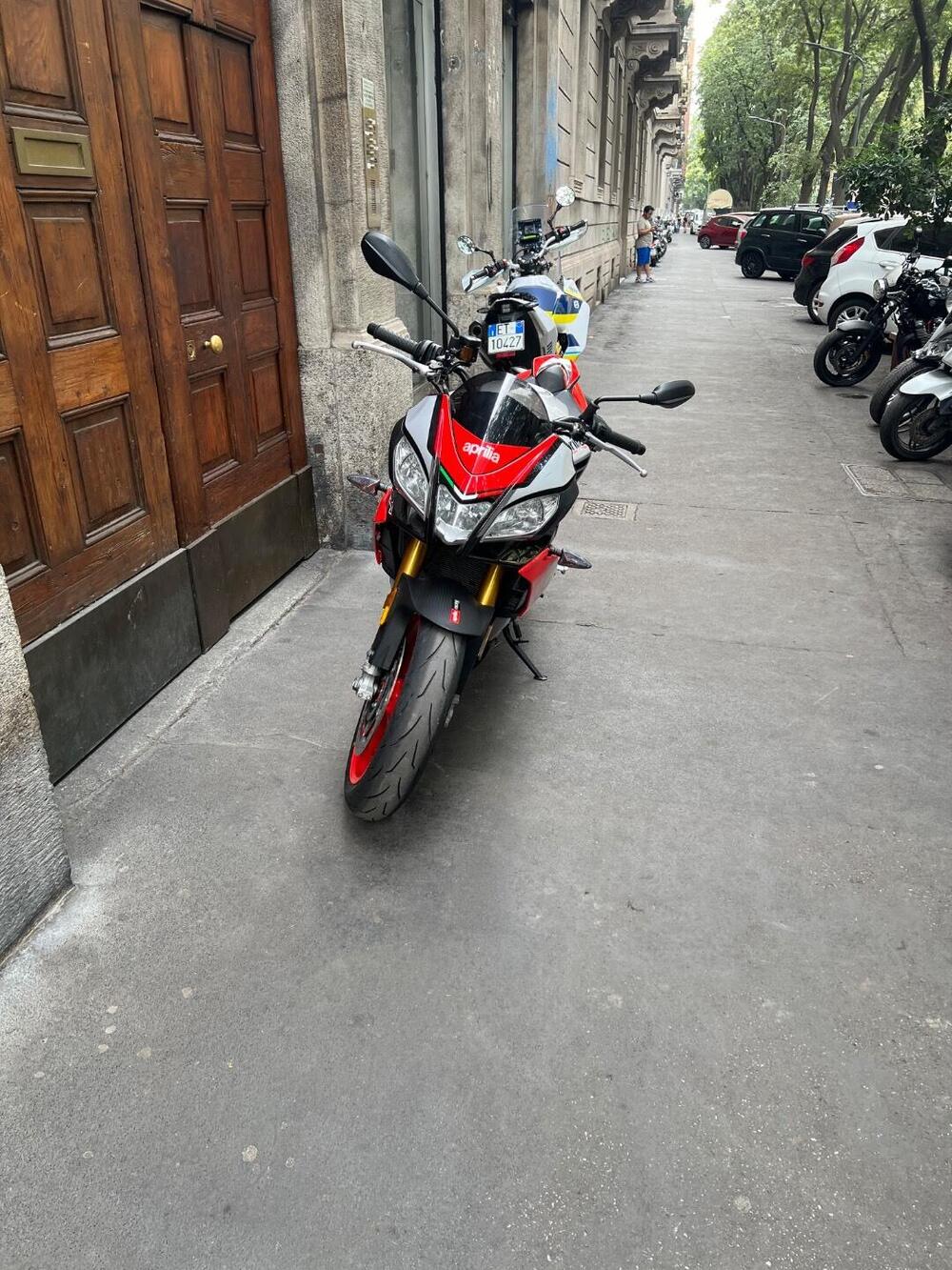 Aprilia Tuono V4 Factory (2017 - 18) (2)