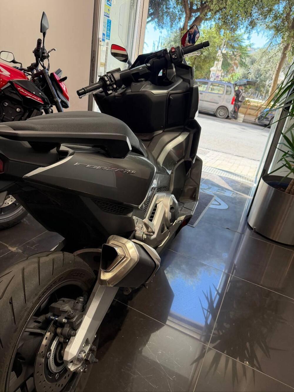 Honda Forza 750 DCT (2021 - 24) (8)