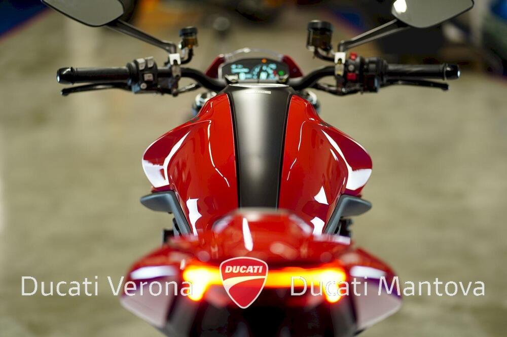 Ducati Monster 937 + (2021 - 25) (19)