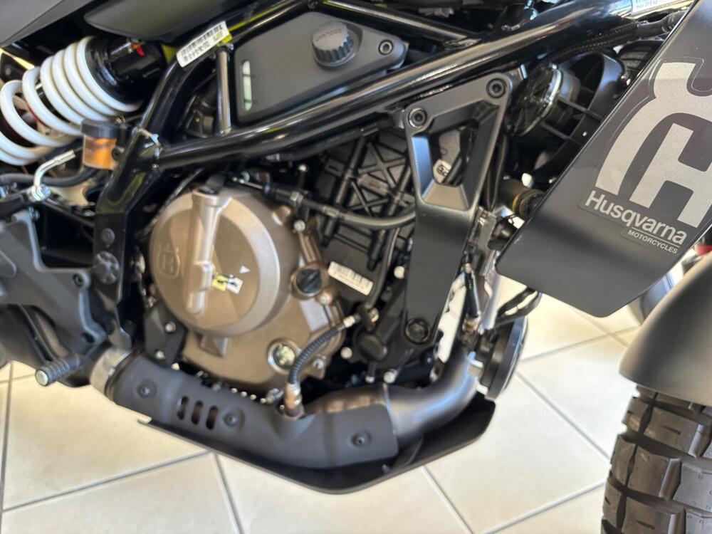 Husqvarna Svartpilen 401 (2024 - 26) (3)