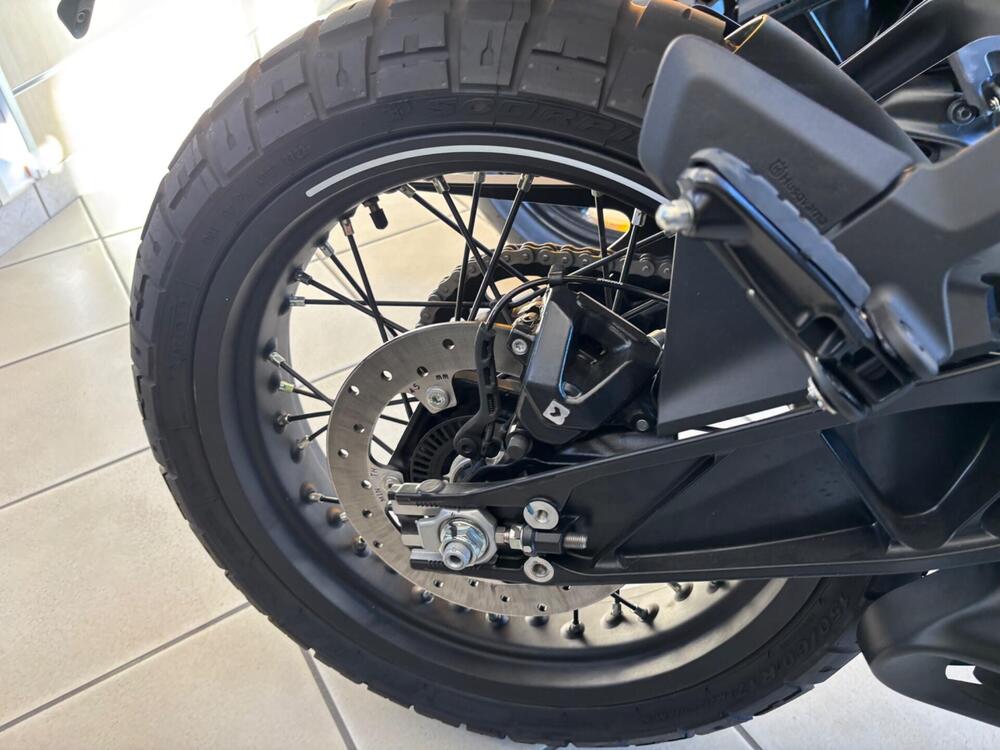 Husqvarna Svartpilen 401 (2024 - 26) (7)