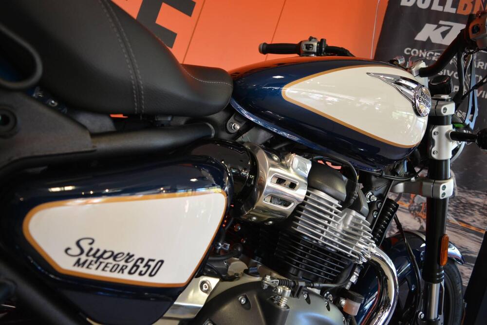 Royal Enfield Super Meteor 650 (2023 - 26) (9)