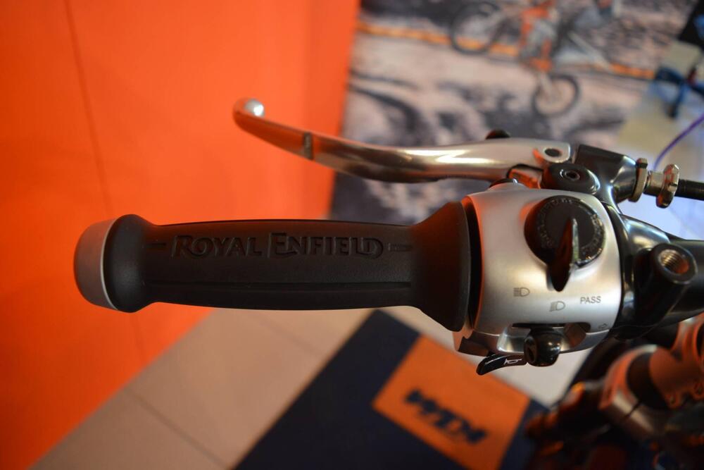 Royal Enfield Super Meteor 650 (2023 - 26) (12)