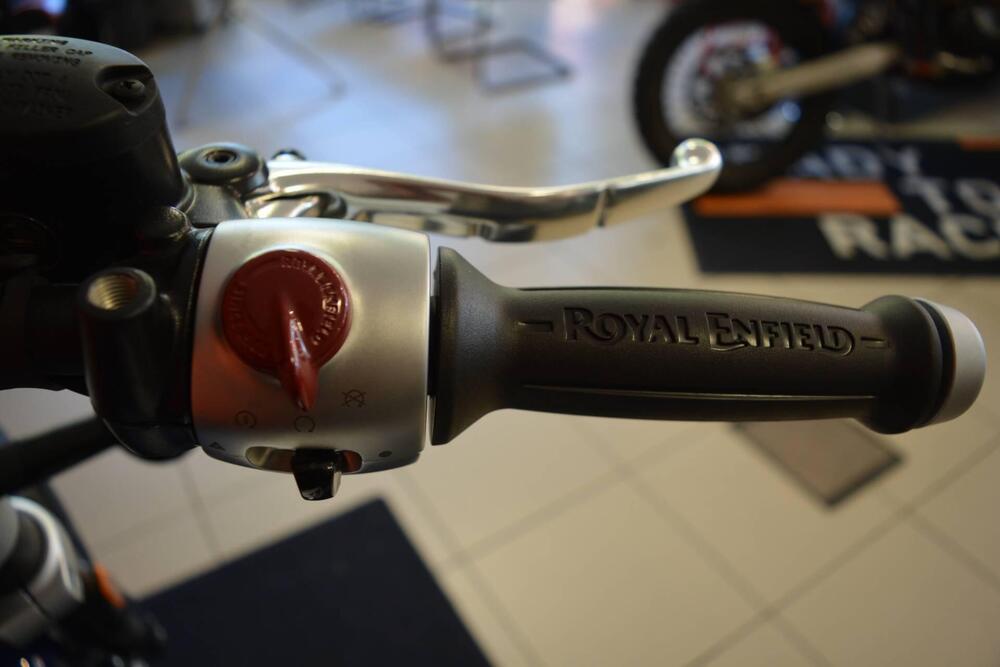 Royal Enfield Super Meteor 650 (2023 - 26) (13)