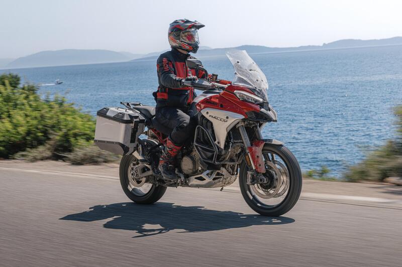 Ducati Multistrada V4 Rally 2026: sospensioni intelligenti, evoluzione elettronica e sicurezza. Scopriamola a Eicma 2025 [VIDEO &amp; GALLERY]