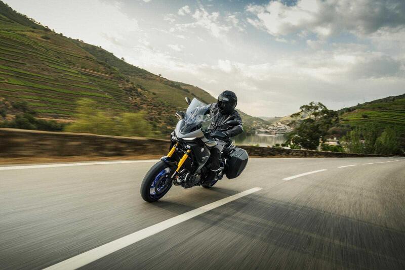 Yamaha Tracer 7 e Tracer 7 GT 2026: arriva il cambio Y-AMT sulle Sport Tourer di media cilindrata [VIDEO E GALLERY]