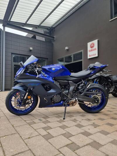 Yamaha YZF R7 (2021 - 25) usata
