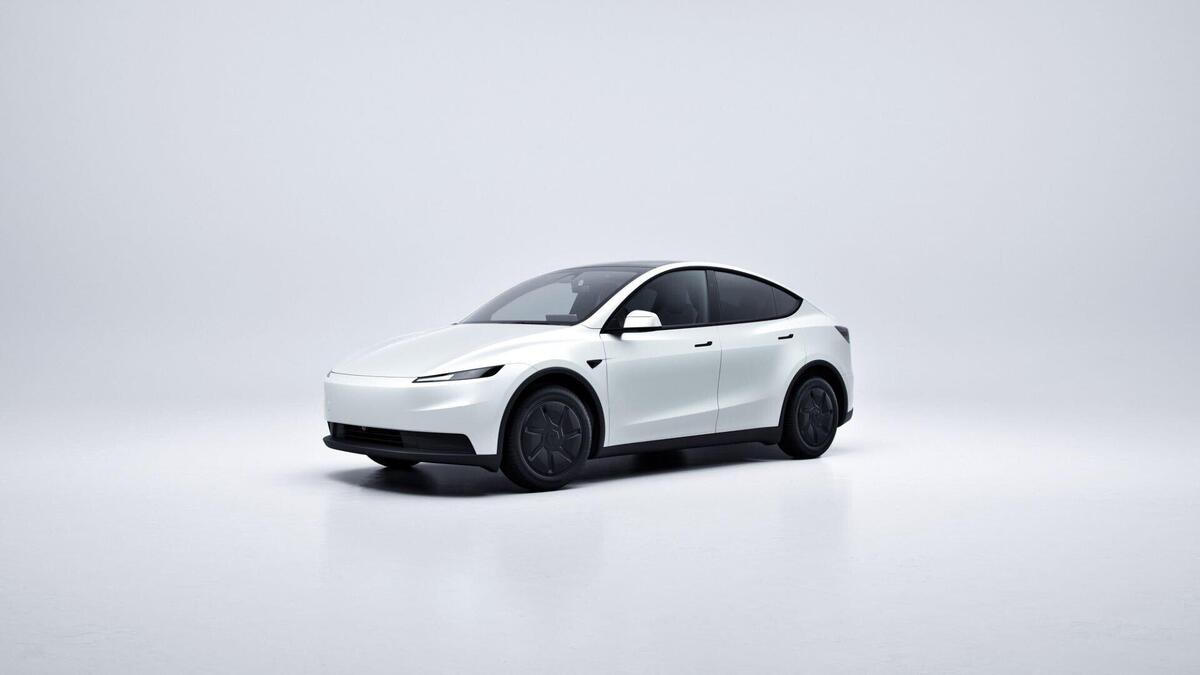 Tesla Model Y e Model 3 Standard: debuttano ufficialmente le versioni più accessibili del SUV e della berlina elettrica