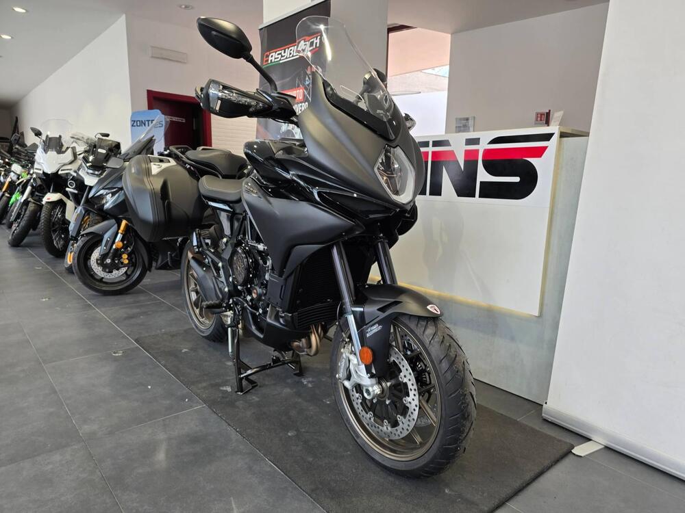 MV Agusta Turismo Veloce 800 Lusso SCS (2021 - 26) (2)