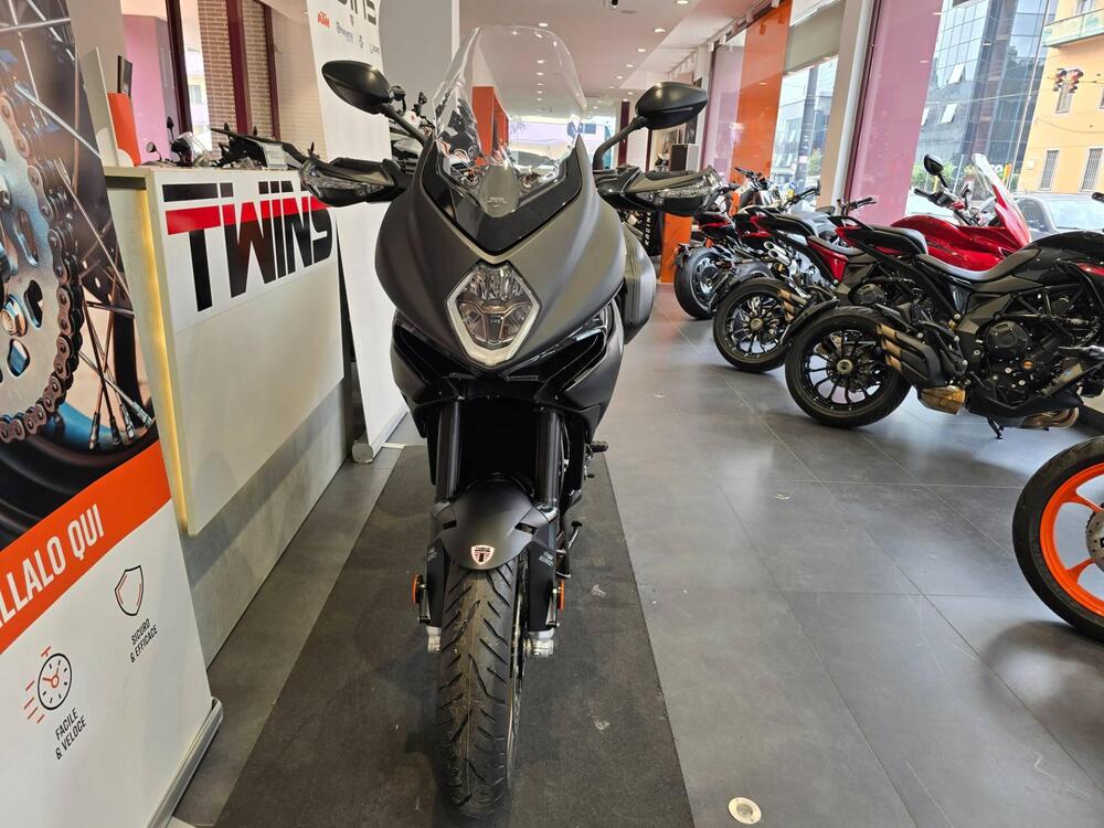 MV Agusta Turismo Veloce 800 Lusso SCS (2021 - 26) (3)