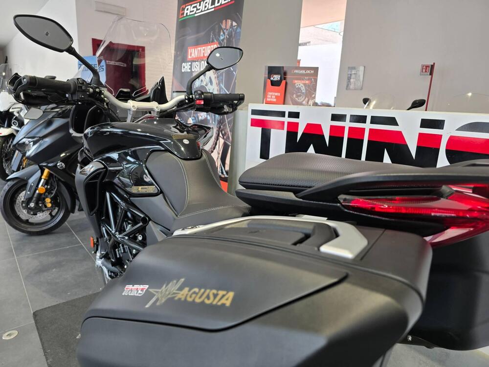 MV Agusta Turismo Veloce 800 Lusso SCS (2021 - 26) (10)