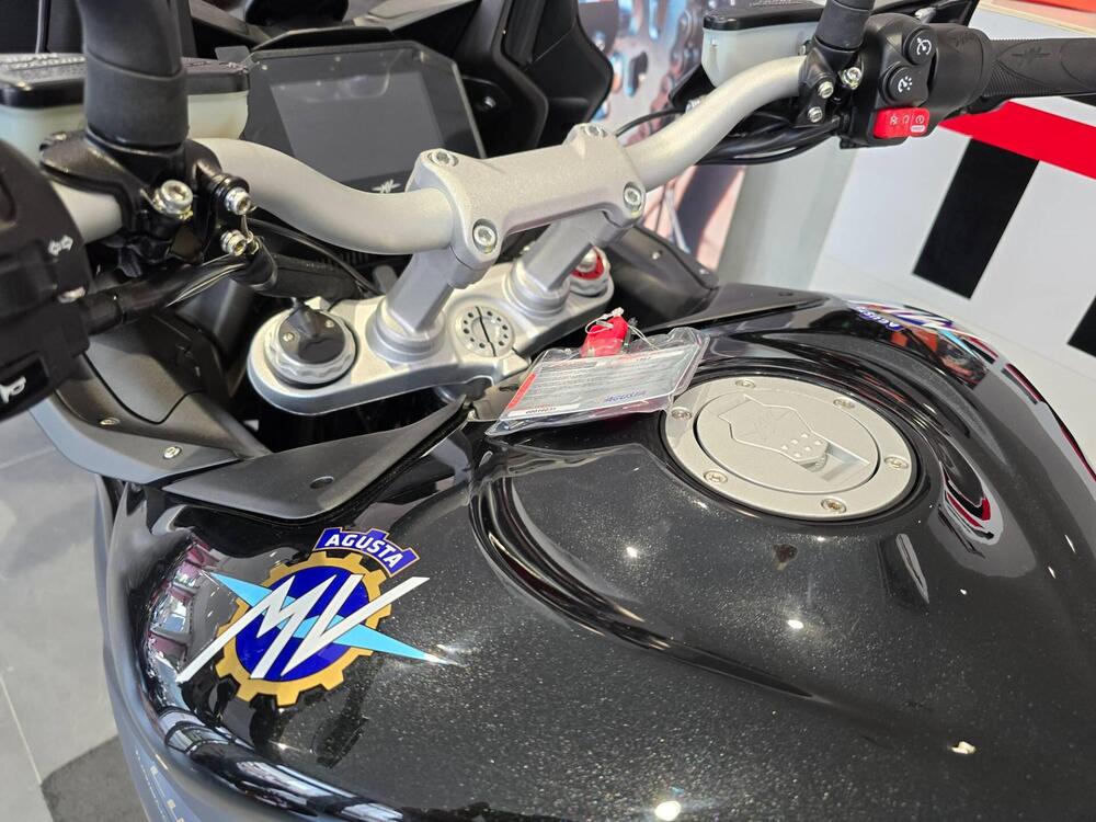 MV Agusta Turismo Veloce 800 Lusso SCS (2021 - 26) (12)