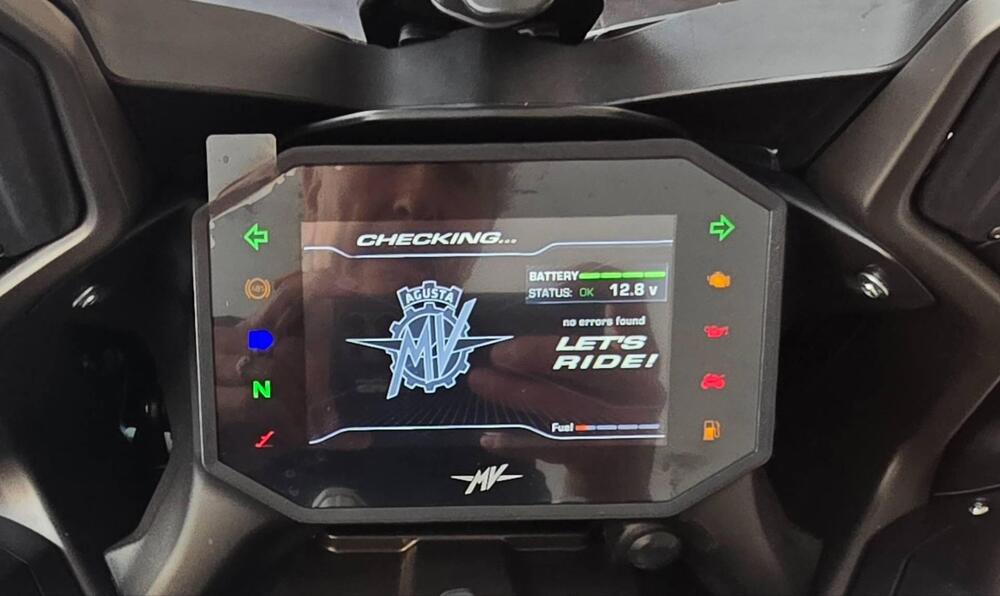 MV Agusta Turismo Veloce 800 Lusso SCS (2021 - 26) (14)