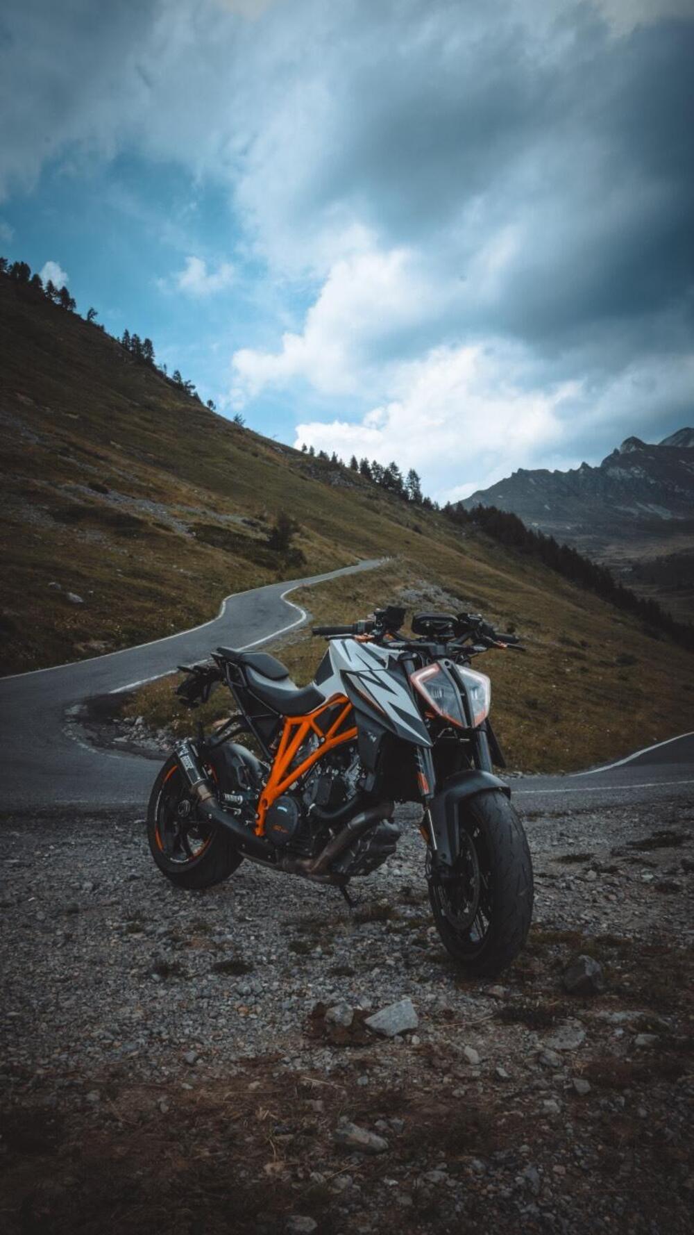 KTM 1290 Super Duke R (2019) (2)