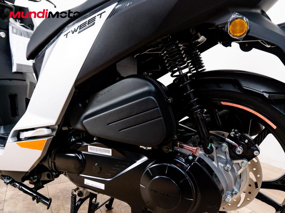 Peugeot Tweet 125 FL GT (2025 - 26) (10)