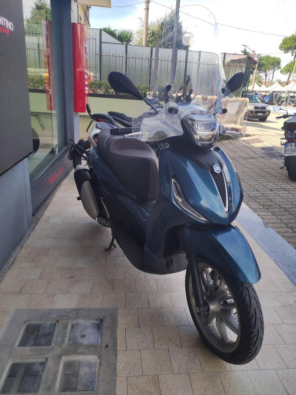 Piaggio Beverly 300 ABS-ASR (2021 - 25) (4)